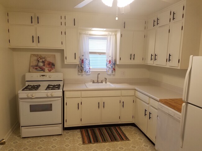 Foto del edificio - 1729 W 25th St