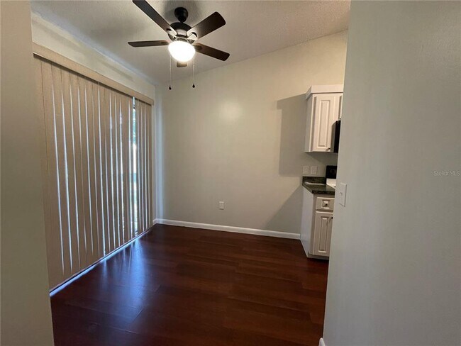 Foto del edificio - 501 Whispering Pines Blvd