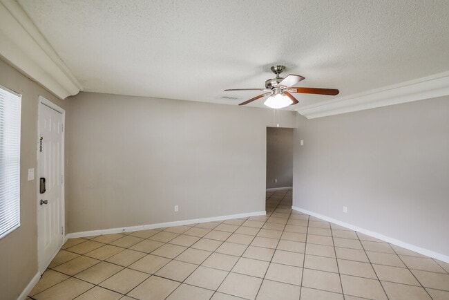 Foto del edificio - 357 NW 6th Ct