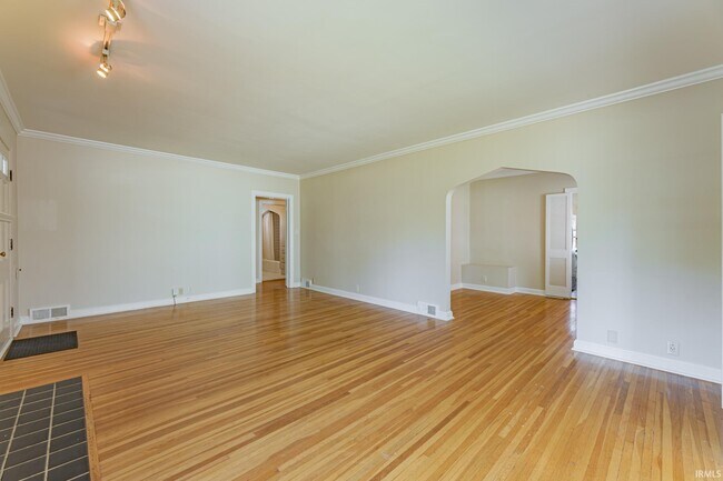 Foto del edificio - 423 Runnymede Ave