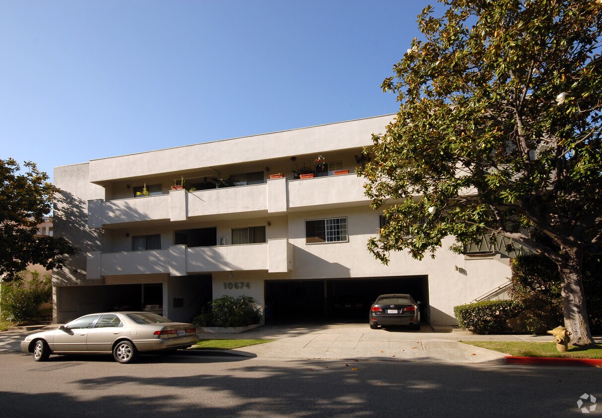 Primary Photo - 10674 Holman Ave
