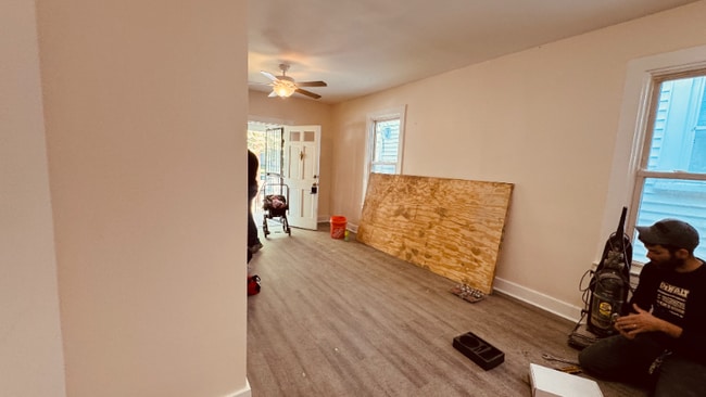 Building Photo - 504 Brentwood Ave