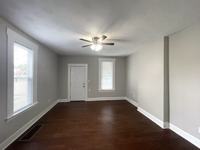 Building Photo - 85 Reeb Ave