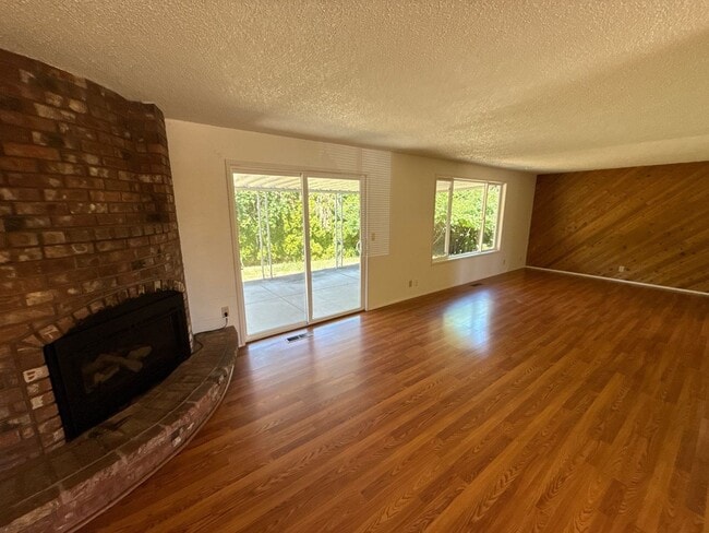 Foto del edificio - 1809 Wallace Rd NW