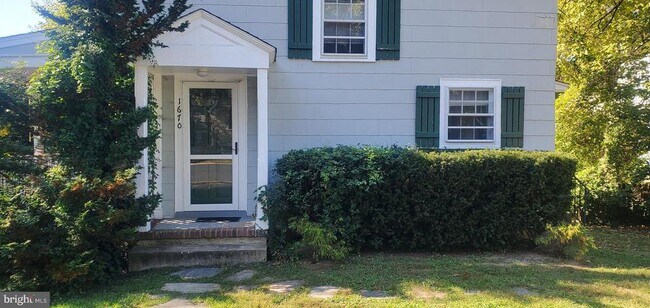 Foto del edificio - 1670 N Longfellow St