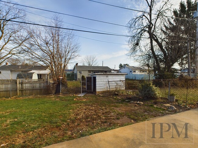 Building Photo - Coming soon! 3 Bedroom Home Located in Fir...