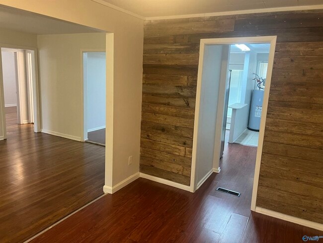 Building Photo - 807 Fairway Dr NW