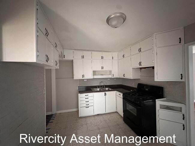 Photo - 1696 Russwood Rd House