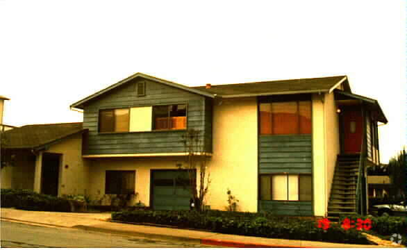 Building Photo - 164-168 Milagra Dr
