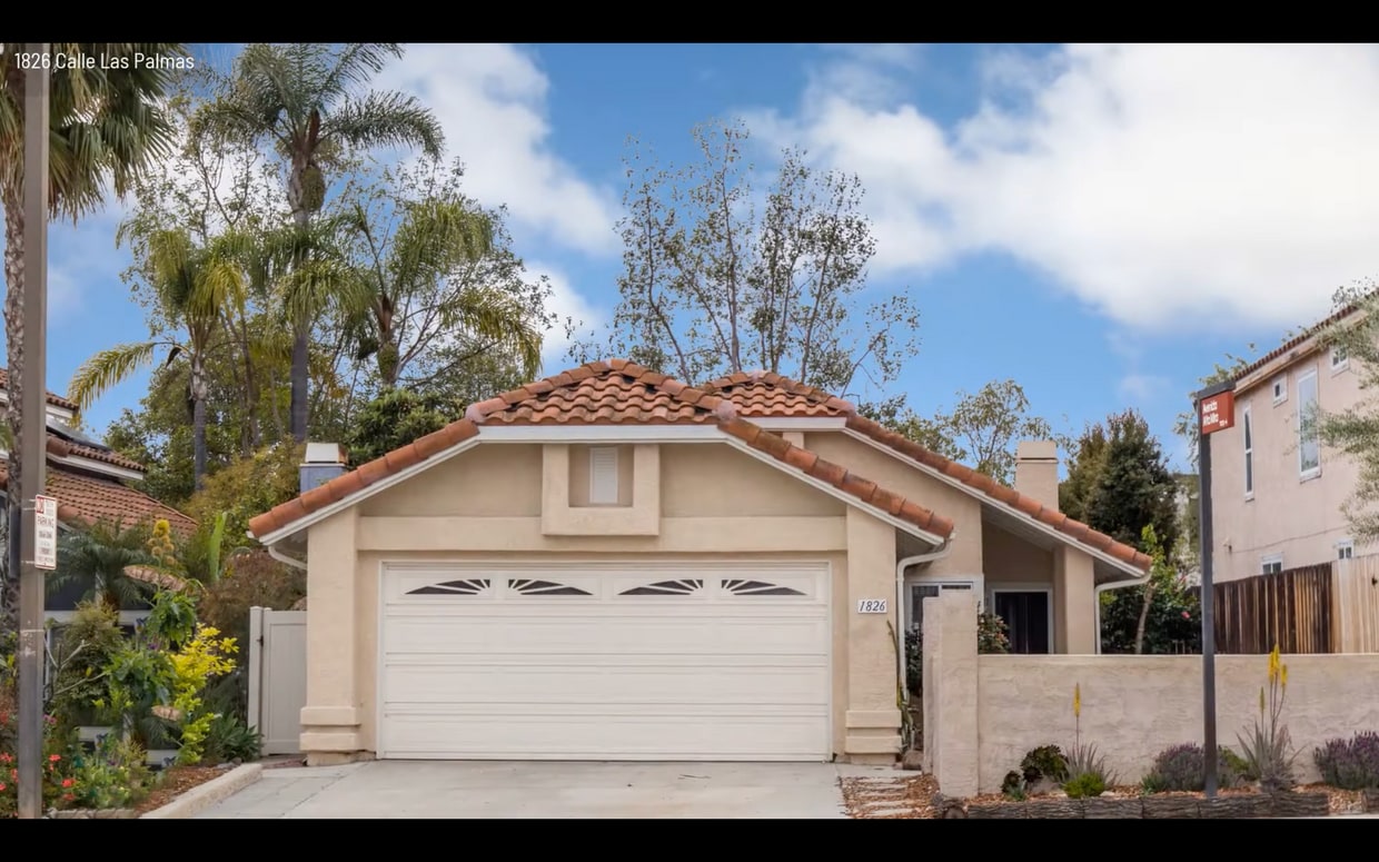 Primary Photo - Beautiful Oceanside Home with Vaulted Ceil...