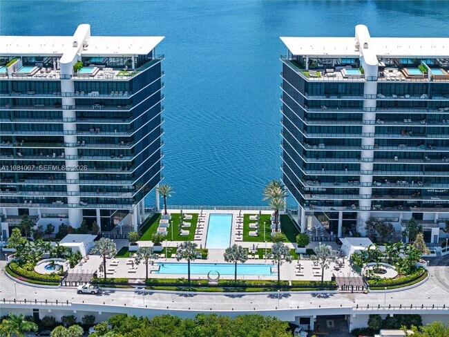 Foto del edificio - 5500 Island Estates Dr