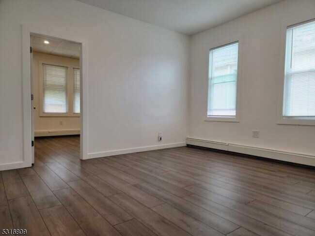 Building Photo - 532 Ziegler Ave