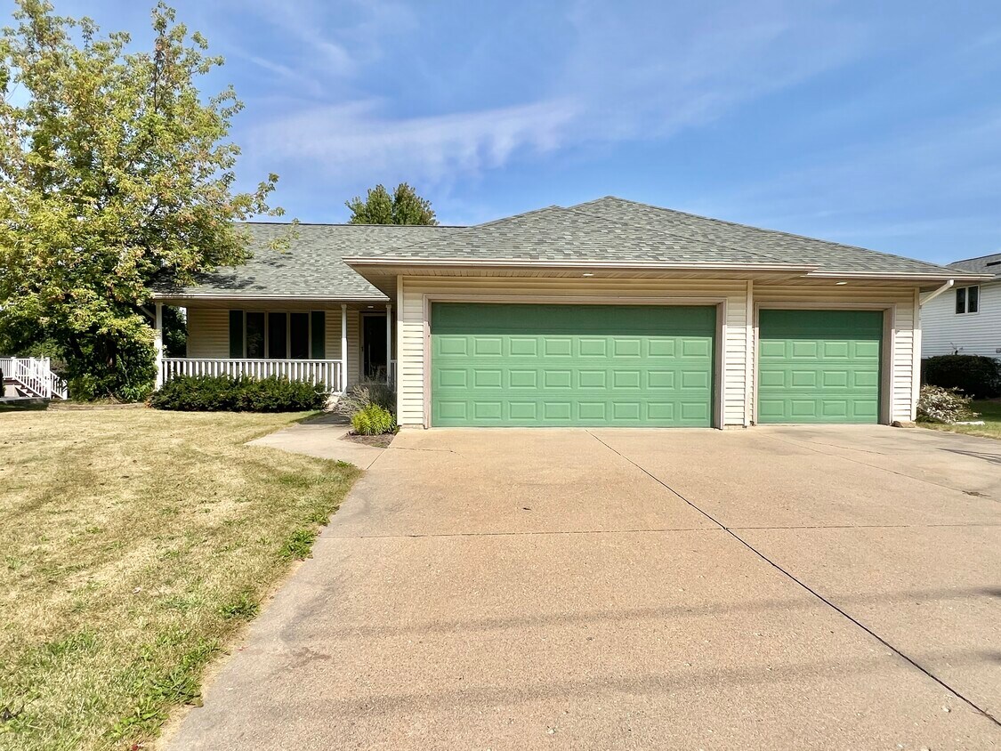 Primary Photo - 3505 E Rotamer Rd