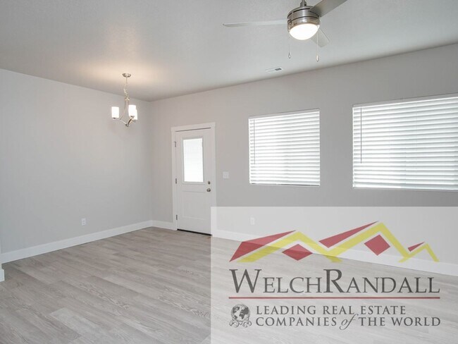 Foto del edificio - Live Comfortably in West Haven – Beautiful...