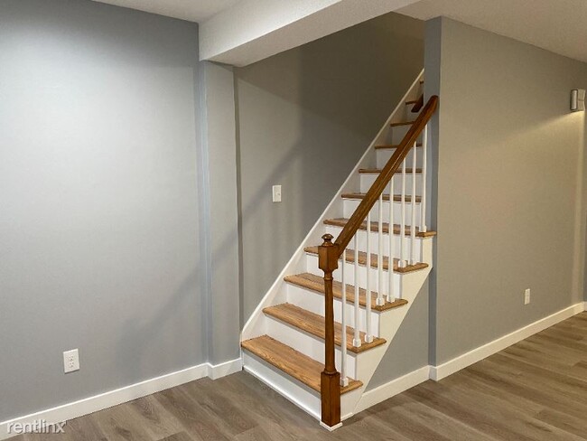 Building Photo - 2 br, 1 bath Townhome - 477 Birch Street