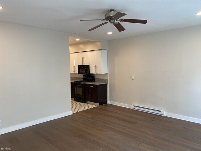 Foto del edificio - 1 br, 1 bath Duplex - 226 Columbia Avenue 226