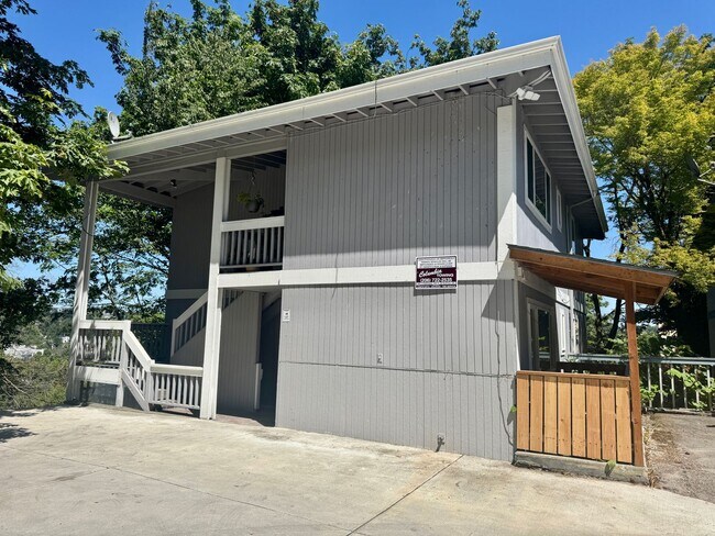 Building Photo - Sturgus Tri-plex