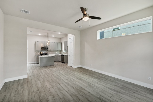 Building Photo - 226 Rainbow Dr