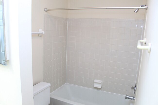 Foto del edificio - 2241 Hedgerow Rd