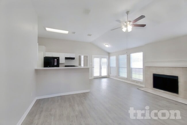 Foto del edificio - 18311 Autumn Trails Ln