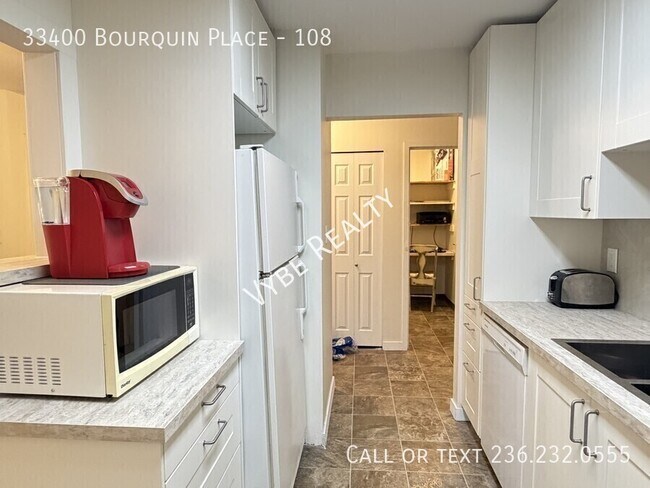 Photo du bâtiment - Great Space, Pet Friendly & Utilities Included!
