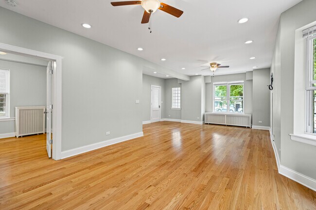 Foto del edificio - 3751 W Irving Park Rd