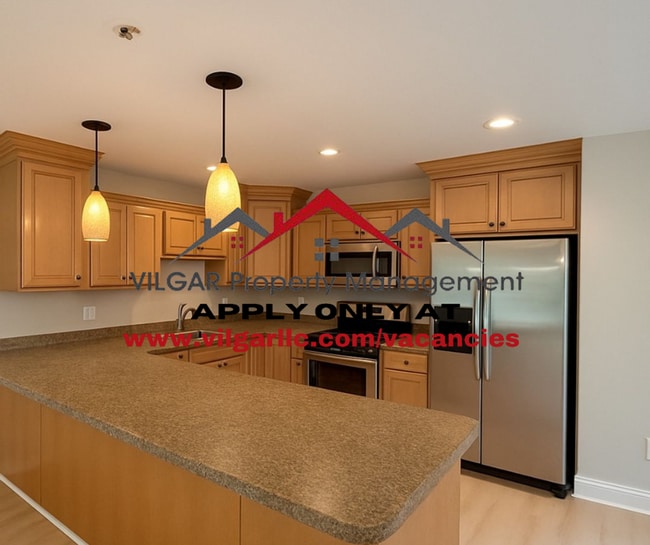 Building Photo - New & Updated! 2BR/2BA w/ Fireplace, Garag...