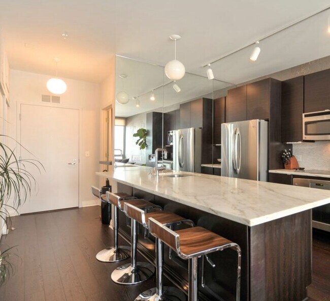 Foto del edificio - 565 W Quincy St