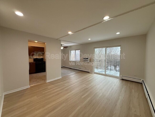 Foto del edificio - 834 College Blvd