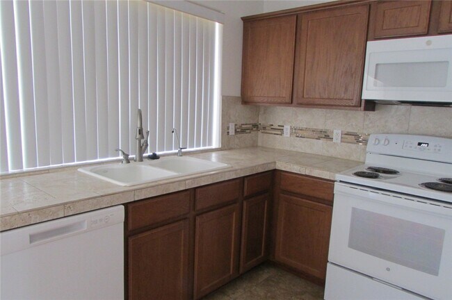 Foto del edificio - 2402 Prickly Pear Dr
