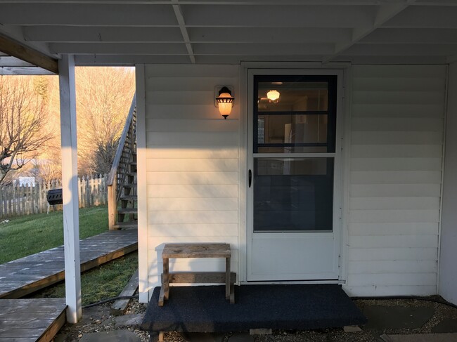 Building Photo - 127 Timberlane Ext