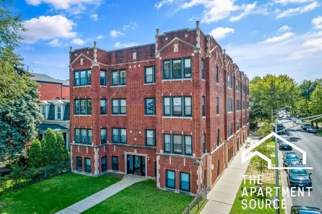 Photo - 2455 W Logan Blvd (Chicago, IL) Apartment