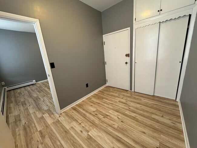 Building Photo - 539 Park Ave