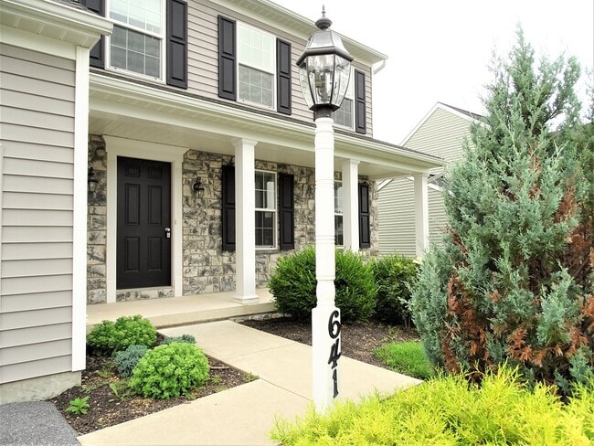 Building Photo - 641 Hamaker Rd