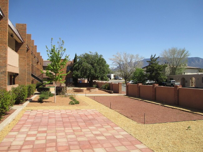 Candelaria Heights Only 2 Left Apartments Albuquerque Nm Entertain Your Guests In The Courtyard Candelaria Heights Only 2 Left