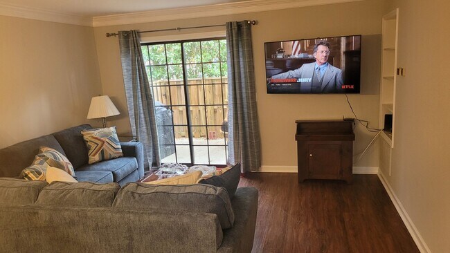 Foto del edificio - Furnished 3 BR, 3 BH Townhouse in Wilmington!