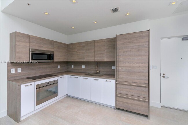 Building Photo - 400 Sunny Isles Blvd