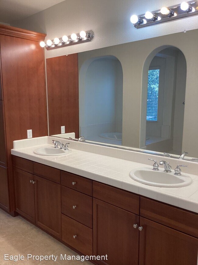 Building Photo - 5 br, 3 bath House - 10184 Porto Moniz Way