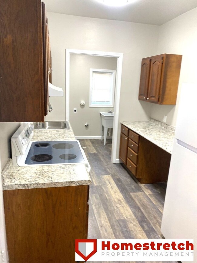 Building Photo - Charming & Newly Renovated Two Bedroom Hom...