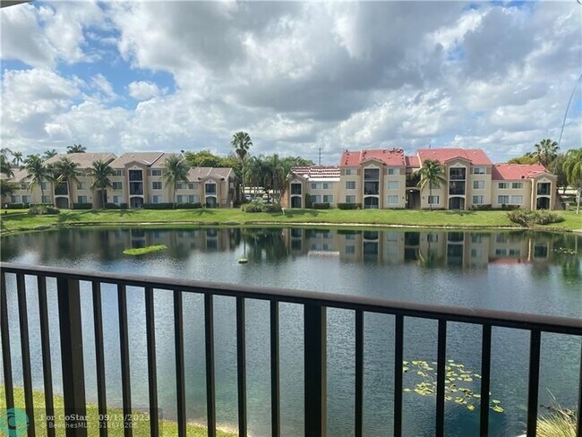 Foto del edificio - 2081 Renaissance Blvd