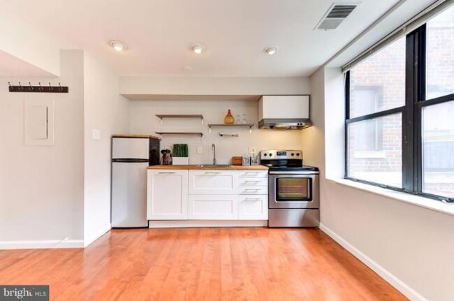 Kitchen - 66 New York Ave NW