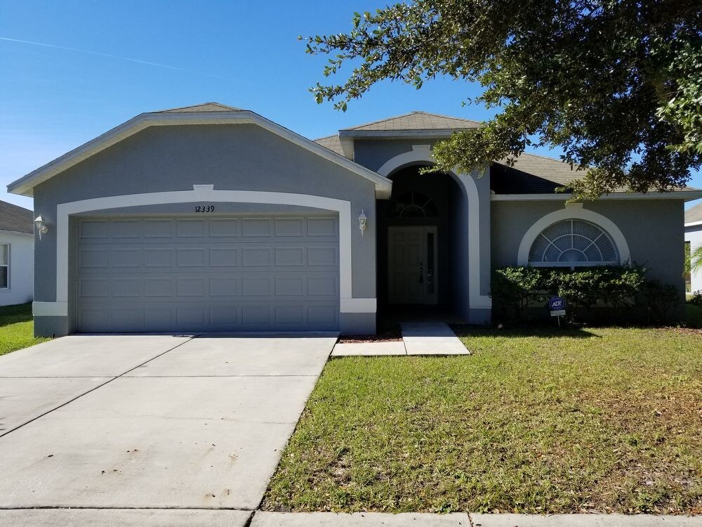 Primary Photo - 3/2 in gated community with pond view