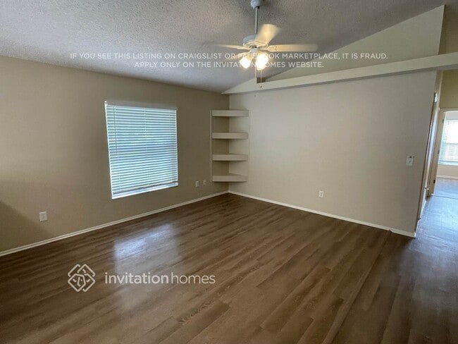 Foto del edificio - 472 Winding Oak Ln