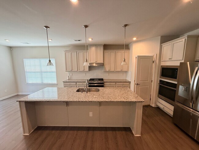 Building Photo - Like New home in Monroe