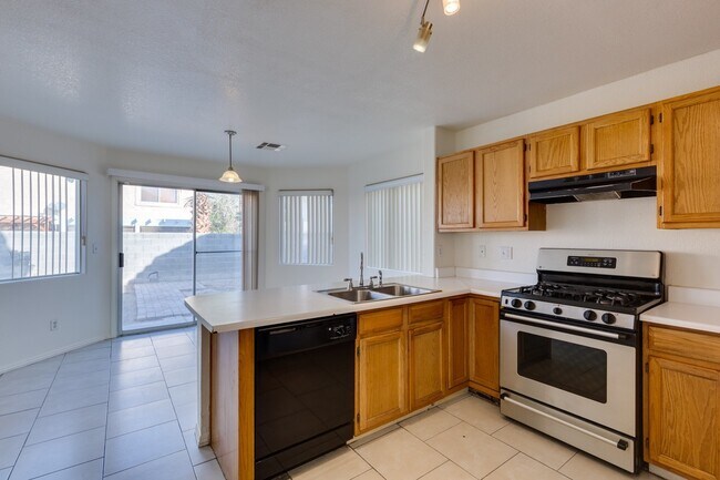 Foto del edificio - Wonderful 2 Story Home with RV Parking