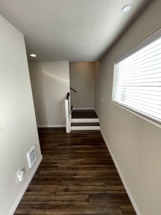 Building Photo - Beautifully Stunning 4 bedroom Home for Re...