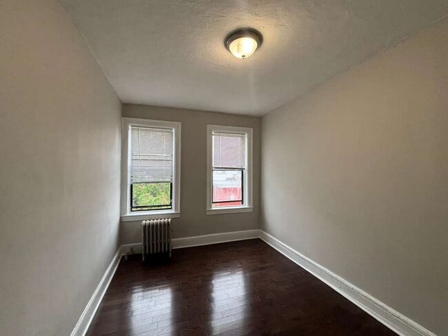 Building Photo - 54 Linden Ave