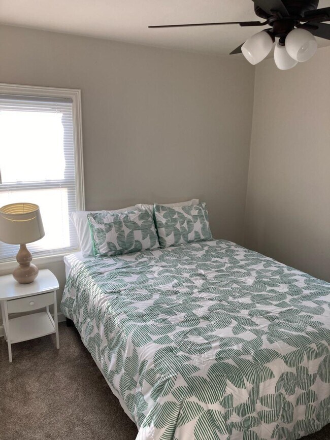 Dormitorio 1 - 754 W Winneconne Ave