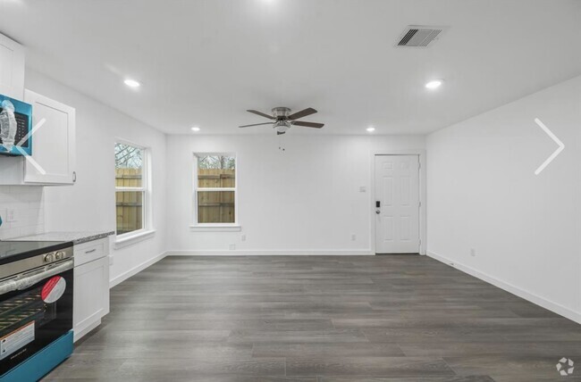Building Photo - 7813 Laura Koppe Rd