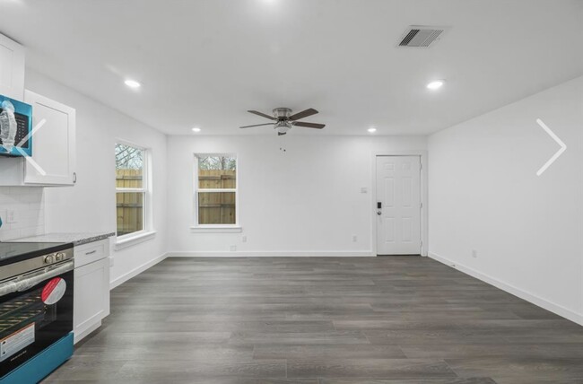 Building Photo - 7813 Laura Koppe Rd